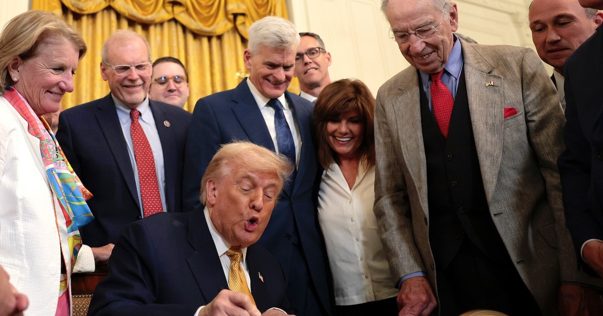 openDemocracy's tweet card. The White House is dangerously close to making anti-trafficking what the critics always said it was: flash and fluff