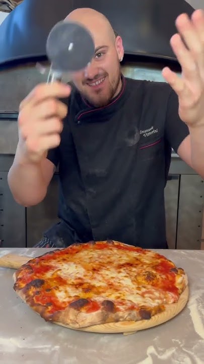 theauthorb1's tweet card. Pizza margherita classica siciliana , ma ben fatta e di qualità 😉🍕...