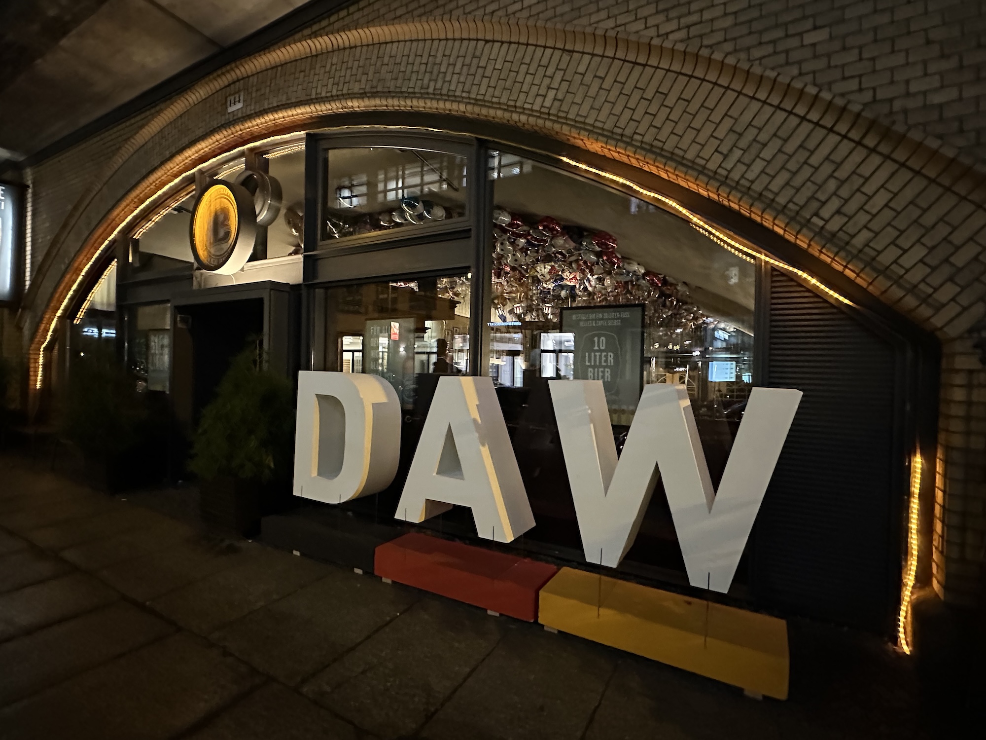 ISACASINOS's tweet card. Beim „Treff in der Brauerei“ vereinte der DAW über 400 Gäste aus Politik, Verwaltung und Branche, um auf das Jahr zurückzublicken.