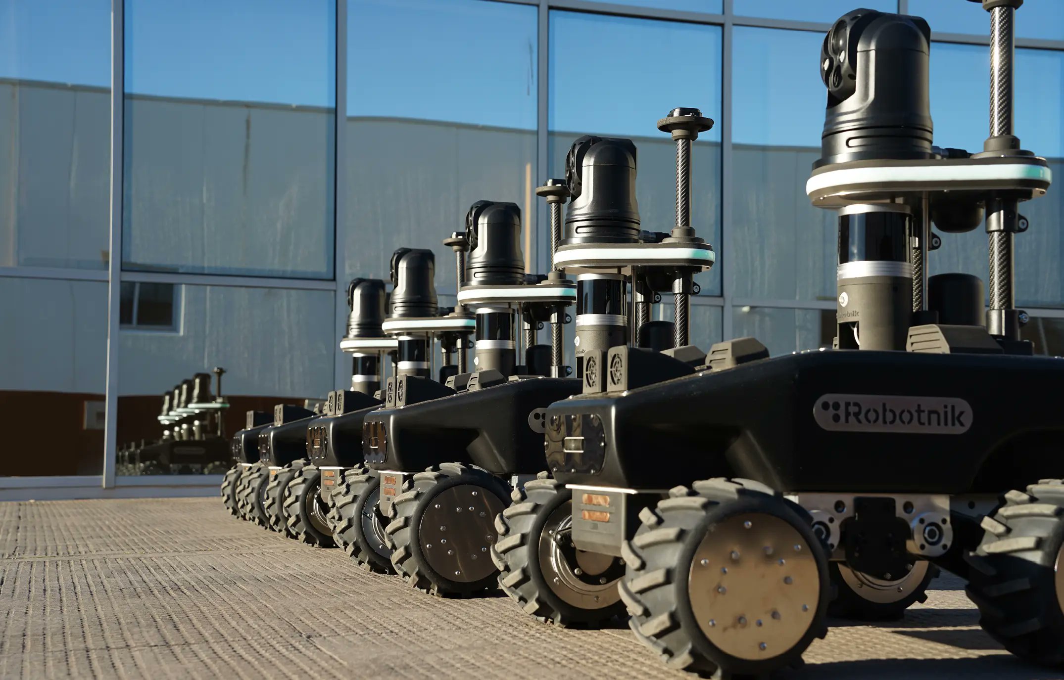 RobotnikRobots's tweet card. Discover how the RB-WATCHER robot integrates Artificial Intelligence and computer vision to optimize industrial inspection and autonomous security.