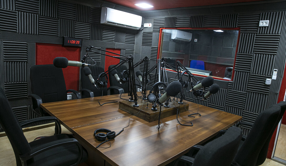 RadioGuira's tweet card. Les conséquences des vitesses excessives et le respect du Code de la route sont au cœur du magazine Circulation routière de ce jour. Pour aborder ces enjeux cruciaux de sécurité, nous recevons une...