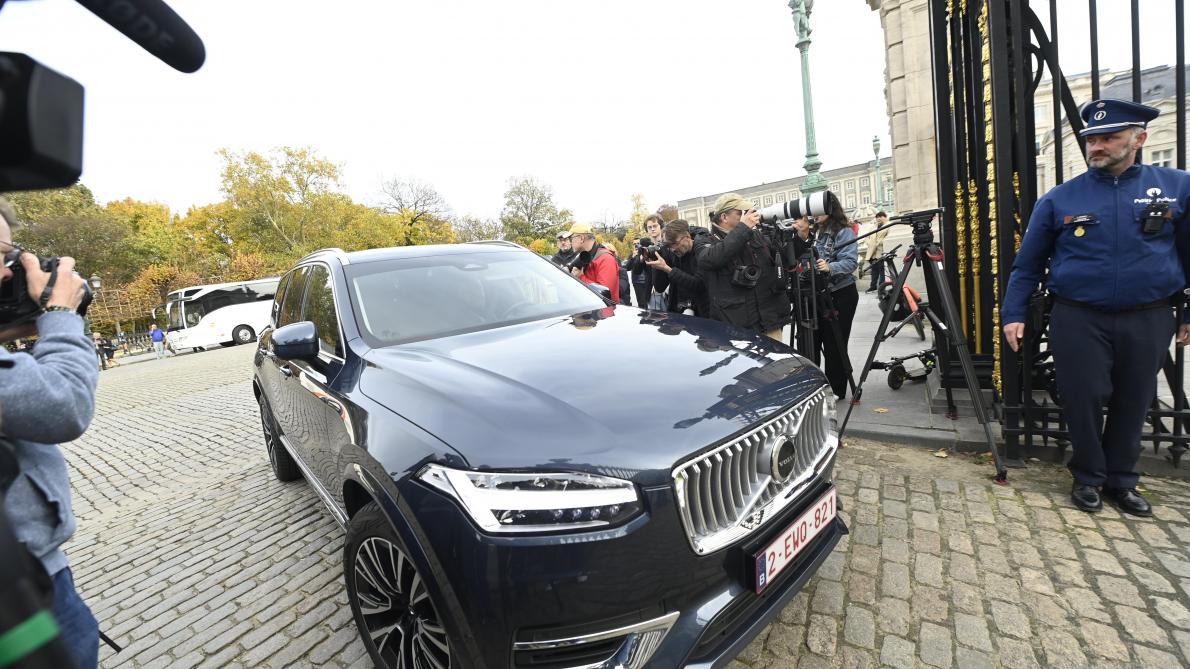 lesoir's tweet card. Philippe a reçu Bart de Wever en audience ce midi. Le Premier ministre a fait part des « désaccords persistants au sein (du) gouvernement sur les questions budgétaires », mais aussi du fait que « les...