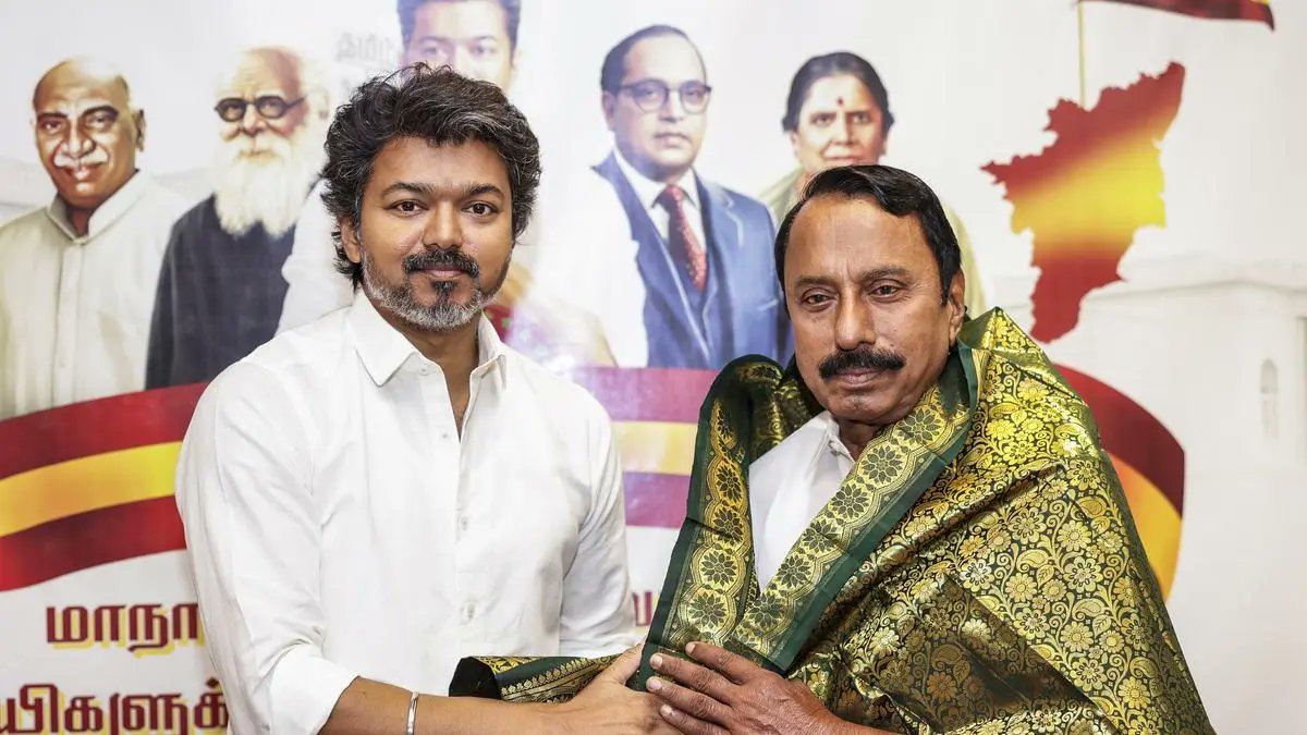 frontline_india's tweet card. Sengottaiyan’s move to TVK widens AIADMK rifts and reshapes Tamil Nadu’s political landscape ahead of 2026.