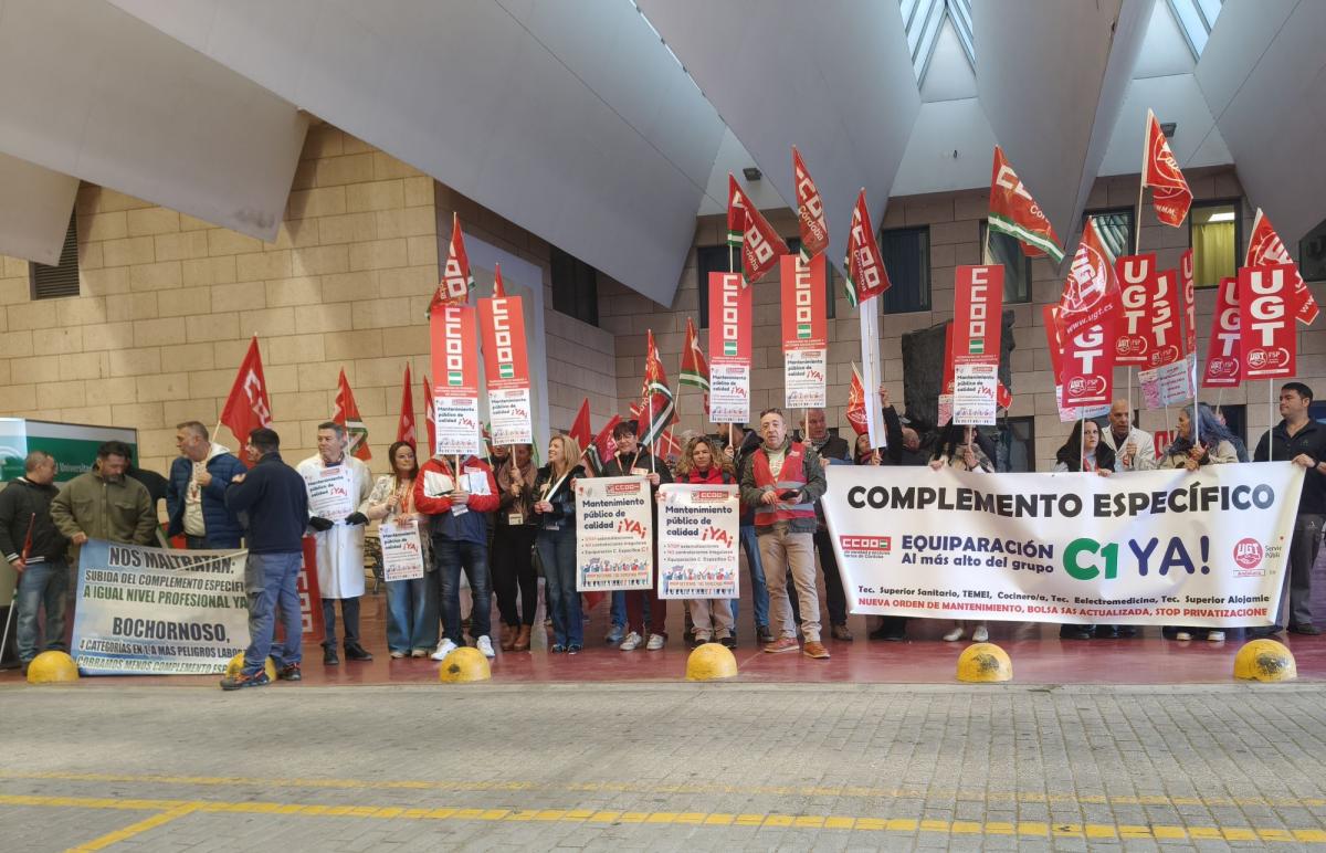 fssccooand's tweet card. El Sindicato de Sanidad y Sectores Sociosanitarios de CCOO de Córdoba se ha concentrado a las puertas del Hospital Reina Sofía de Córdoba para denunciar, una vez más, la precariedad laboral a la que...