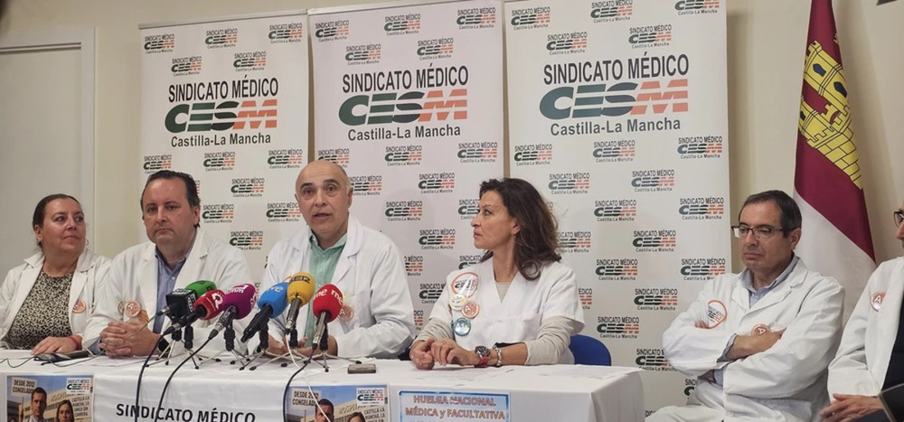 TRGuadalajara's tweet card. CESM habla de una protesta "necesaria" ante la situación de las plantillas y las condiciones que tienen los profesionales sanitarios. Recuerdan que los servicios urgentes están garantizados con los...