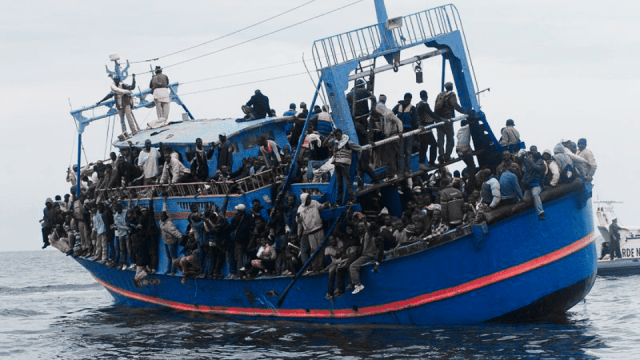 l_alternatiu's tweet card. Grècia aplica des de l’estiu un nou sistema destinat a comprovar l’edat dels sol·licitants d’asil que arriben al país. […]