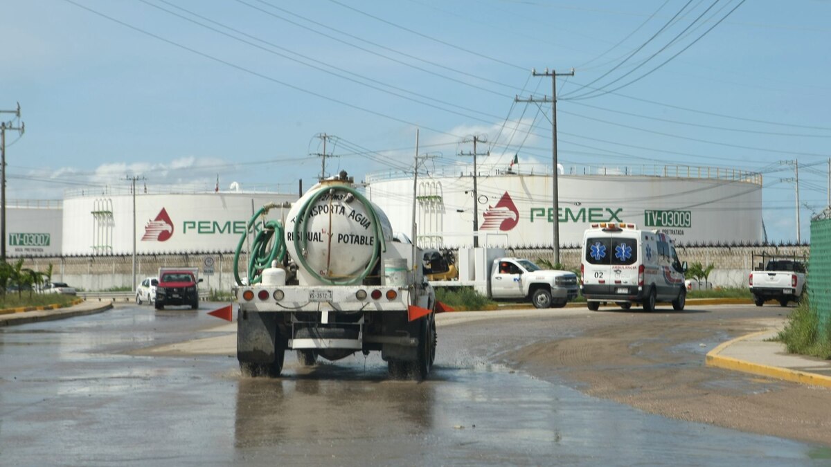 eGasControlVol's tweet card. Pemex reportó que la Refinería Olmeca en Dos Bocas procesó 191 mil barriles diarios en octubre, 17% menos de lo anunciado