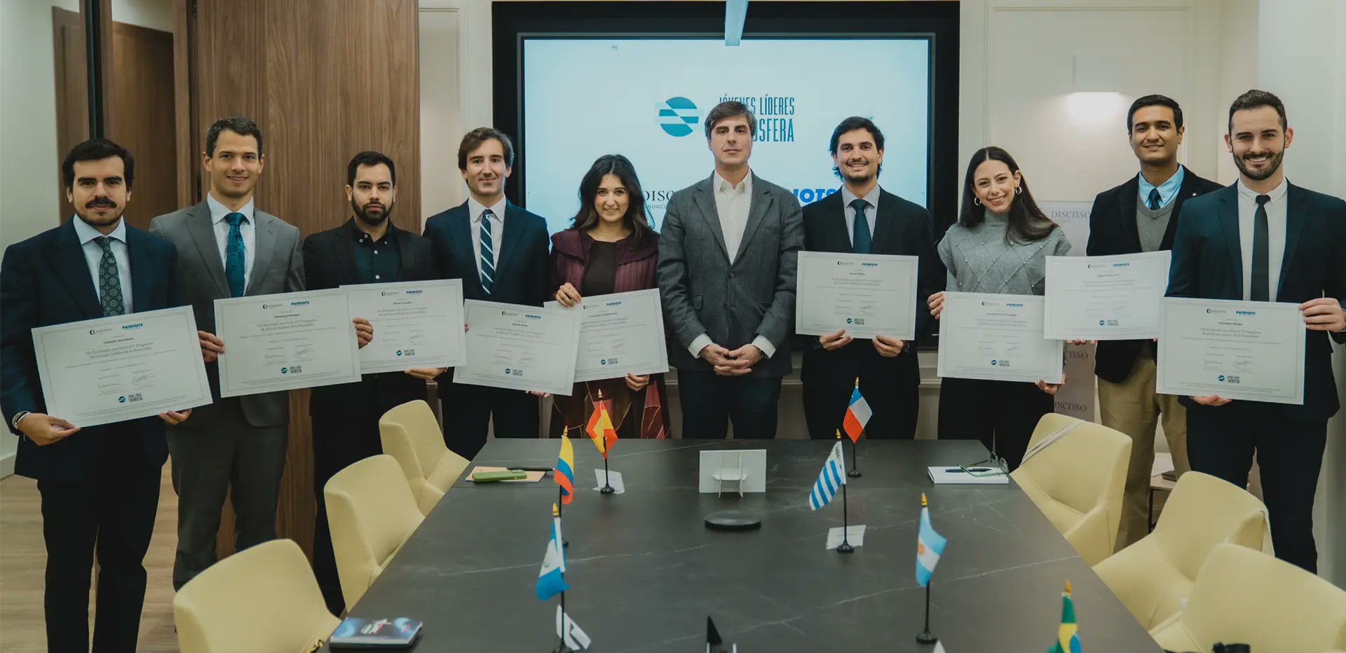 sebasnarjo's tweet card. Durante dos semanas, el Programa Jóvenes Líderes de la Iberosfera ha participado en un exigente programa de capacitación impartido en varios países.