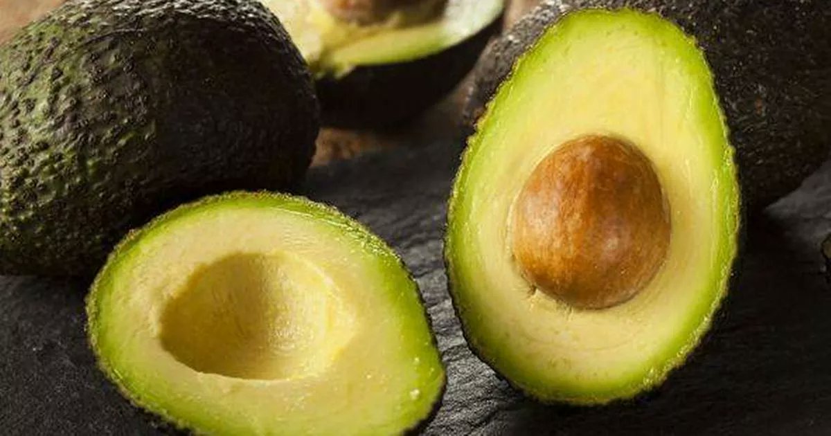 Daily_Record's tweet card. A chef has revealed the correct way to store avocados and advises against popular trend.