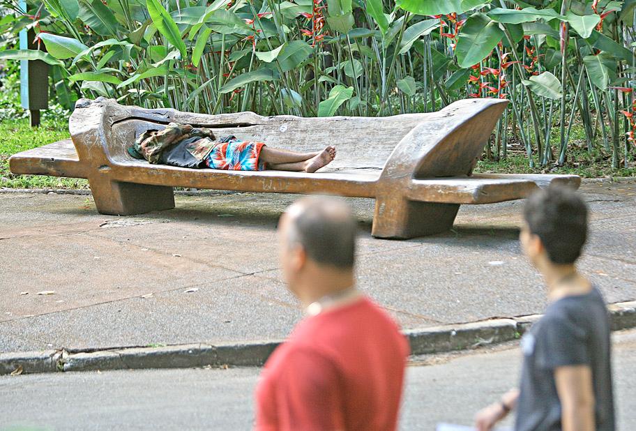 jornalhojeemdia's tweet card. Documento pede medidas urgentes do município para garantir acolhimento e inclusão social de grupos que ocupam área públicas de forma permanente