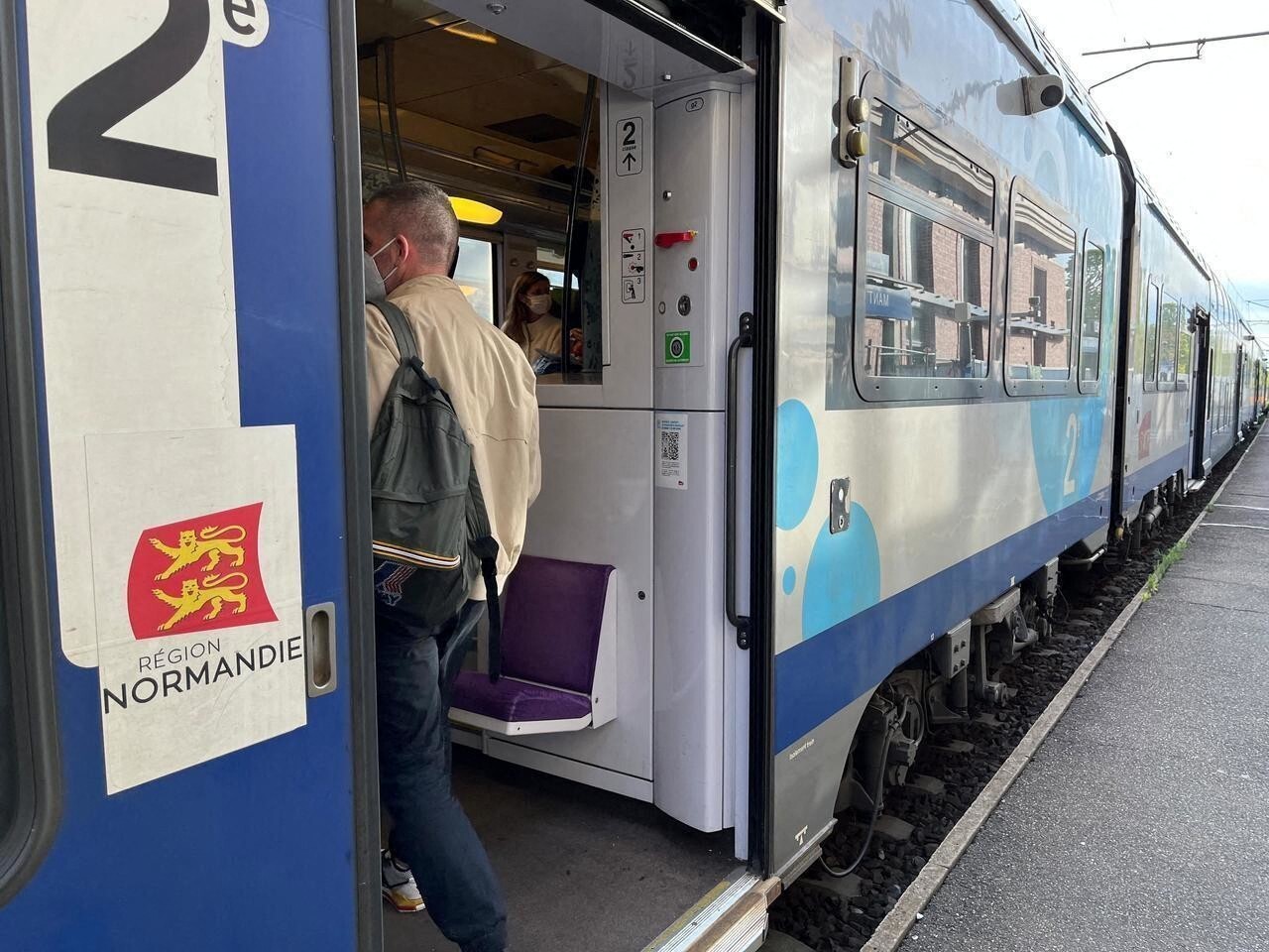 defenseaxessud1's tweet card. À compter du 1er avril 2024, les tarifs des billets de train vont augmenter de 2,4% en moyenne en Normandie. Mais pas pour tout le monde.