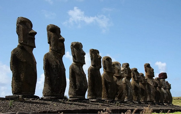 cosmokitap's tweet card. Paskalya Adası'ndaki Gizemli Taş Kafaların Hikayesi Yeniden Yazılıyor Araştırmacılar, Rapa Nui'nin ana moai ocağının 3 boyutlu