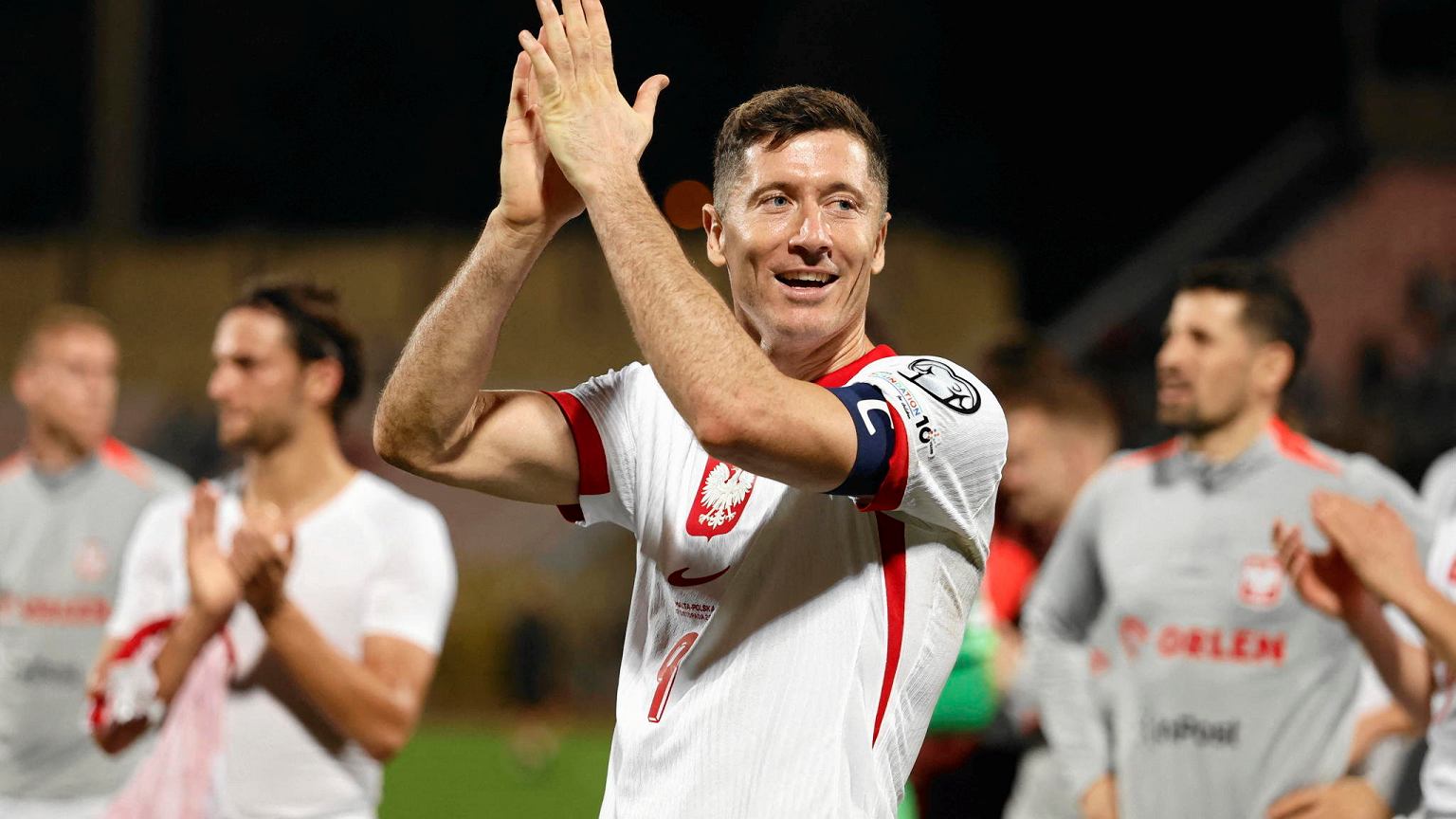 WiktorP8's tweet card. Reprezentacja Polski awansowała do baraży i znalazła się w drugim koszyku przy losowaniu par barażowych. W ten sposób droga Biało-Czerwonych do mundialu nieco się skomplikowała. W czwartek w Zurychu...