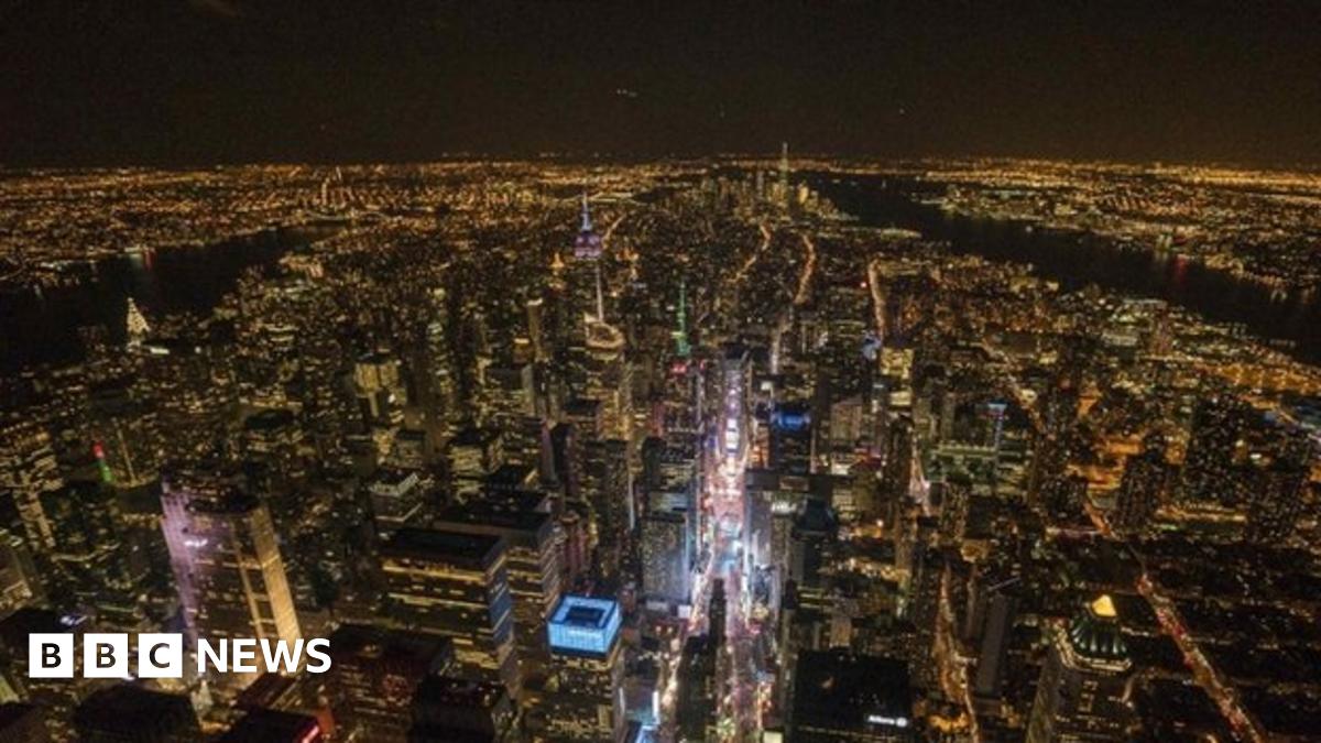 designlinkup_mh's tweet card. State of New York to turn off non-essential lights to try and prevent migratory birds becoming confused and fatally crashing into buildings.