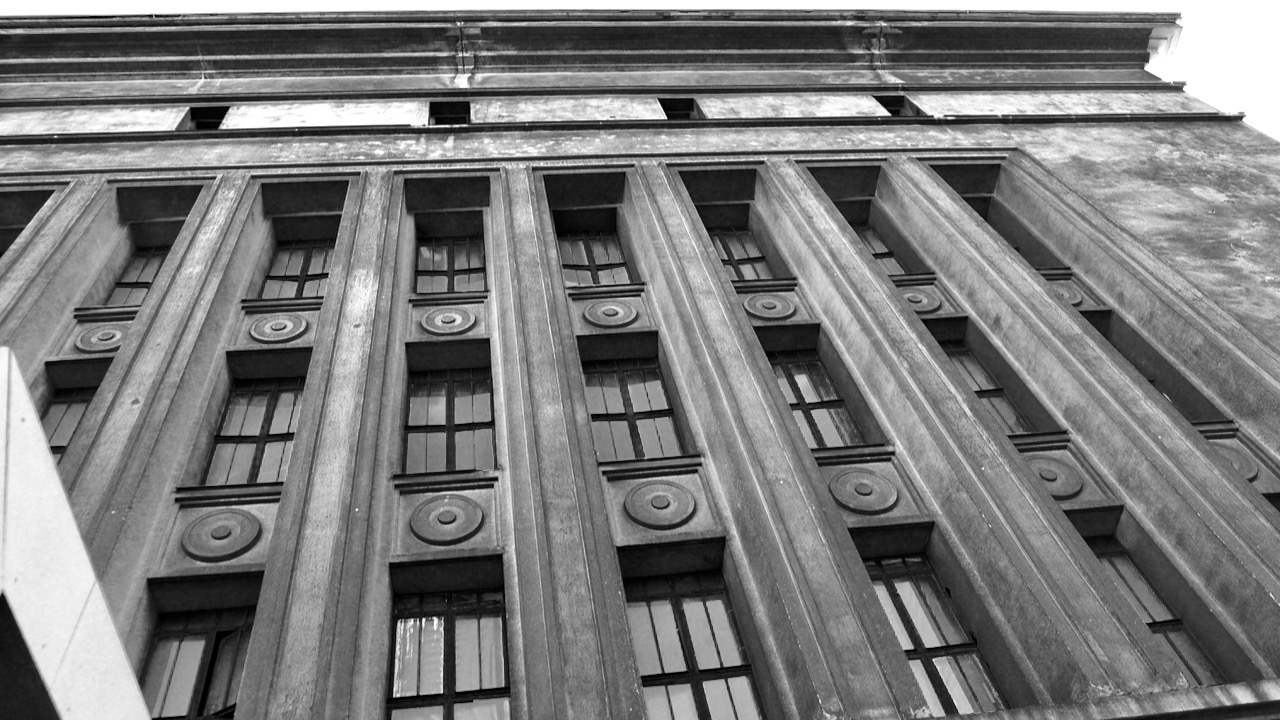 Groove_Mag's tweet card. MdB Caren Lay hat sich bei Innenminister Seehofer erkundigt, wie es um die baurechtliche Anerkennung von Clubs als Kulturstätten steht.