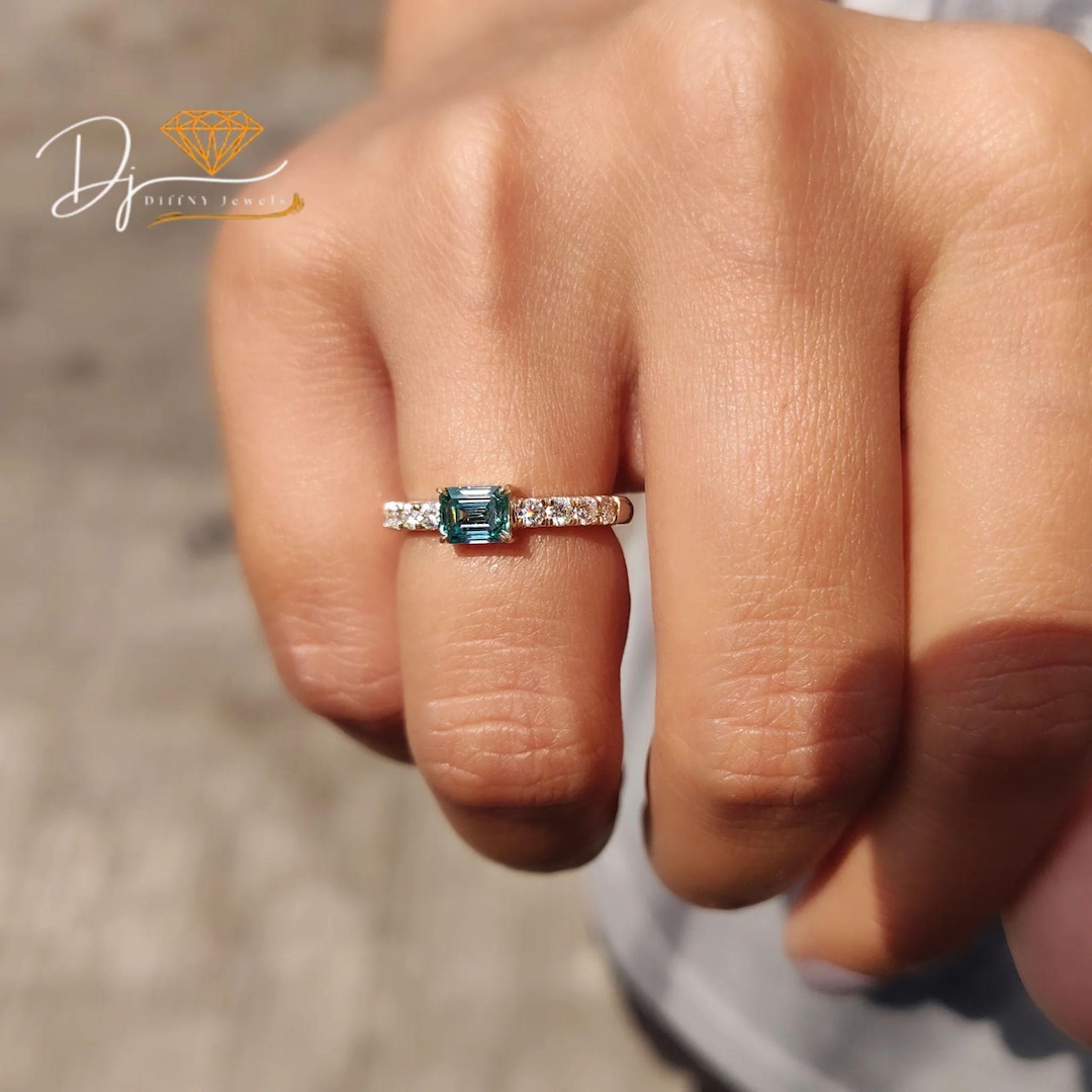 diffny14563's tweet card. This Engagement Rings item is sold by DiffNYJewels. Ships from Rutherford, NJ. Listed on Oct 6, 2025