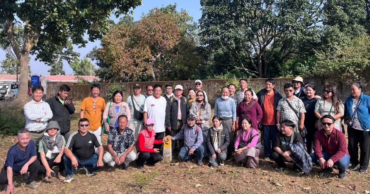 VOT_Tibetan's tweet card. རུབ་སྡོད་གཞིས་སྒར་བསྐྱར་གསོའི་ལས་གཞིའི་འོག་མན་སྤར་ཕན་བདེ་གླིང་གཞིས་ཆགས་སུ་ཁྱིམ་ཚང་གྲངས་ ༥༤ ལ་ས་ཁང་བགོ་འགྲེམས་གནང་འདུག