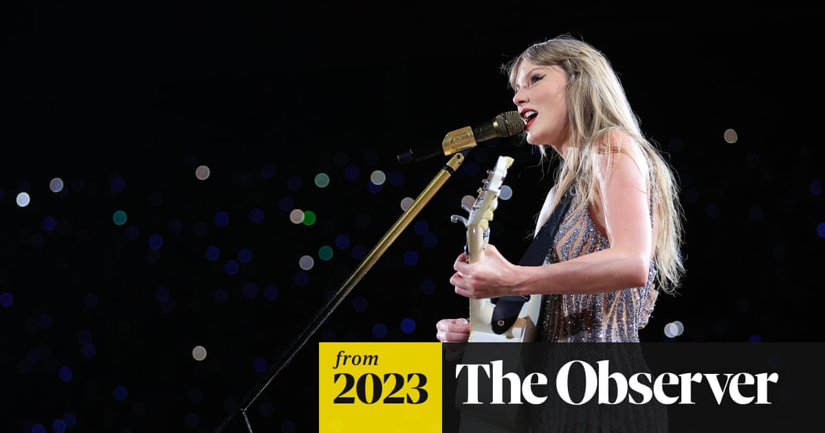 marihallal's tweet card. Singer says safety comes first after death of Ana Clara Benevides Machado, 23, in sweltering stadium