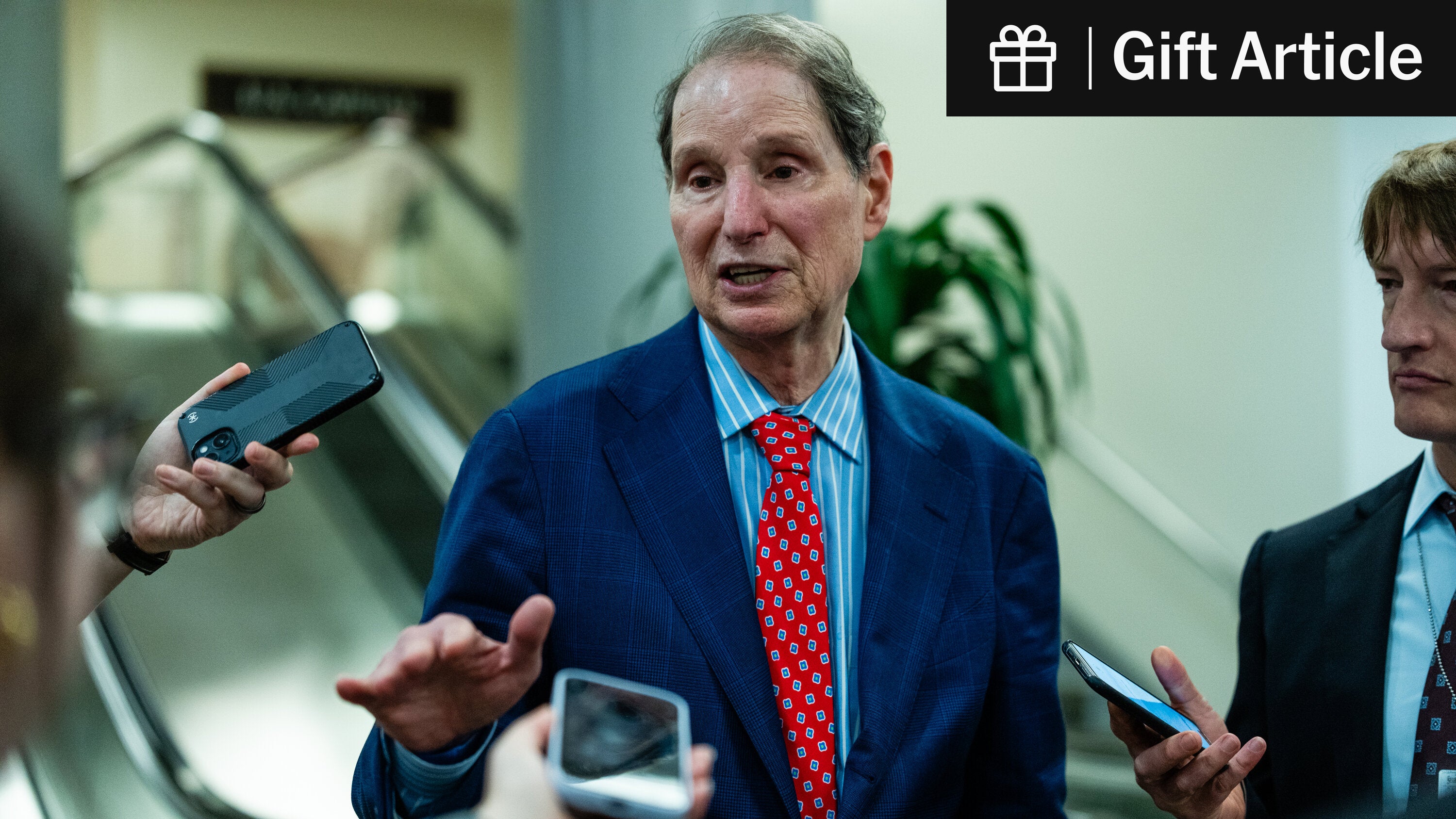 MelBSilverman's tweet card. Senator Ron Wyden, an Oregon Democrat, wants to examine how the nation’s largest bank handled the reporting of more than $1 billion in suspicious transactions.