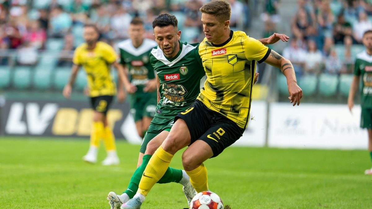 Slasknet's tweet card. Śląsk wkracza w rundę rewanżową i na pierwsze spotkanie uda się do Sosnowca, by tam zmierzyć się z beniaminkiem I ligi – Wieczystą Kraków. O czym „mówią liczby” przed tym spotkaniem.