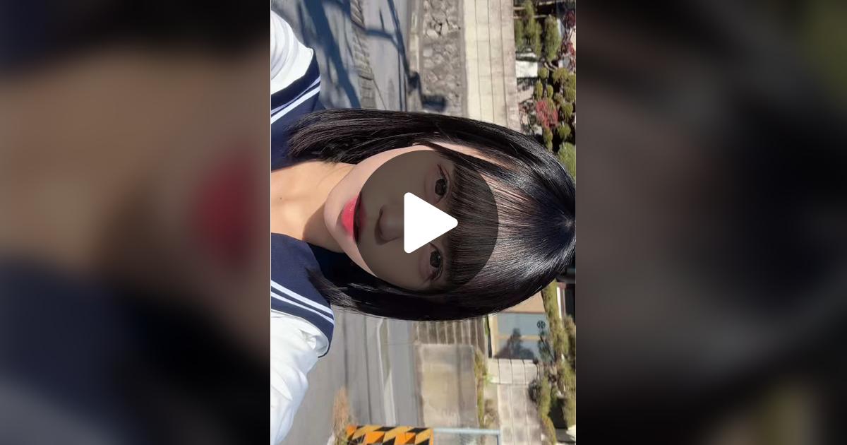 r_hoo_'s tweet card. 「いいね」が32件、コメントが6件。「2人きりで今日に閉じこもってしまおうよ まだ現役いける？😭」