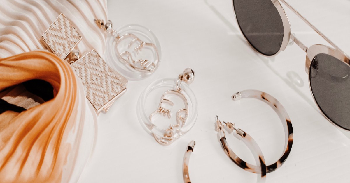 Carolin17259598's tweet card. -