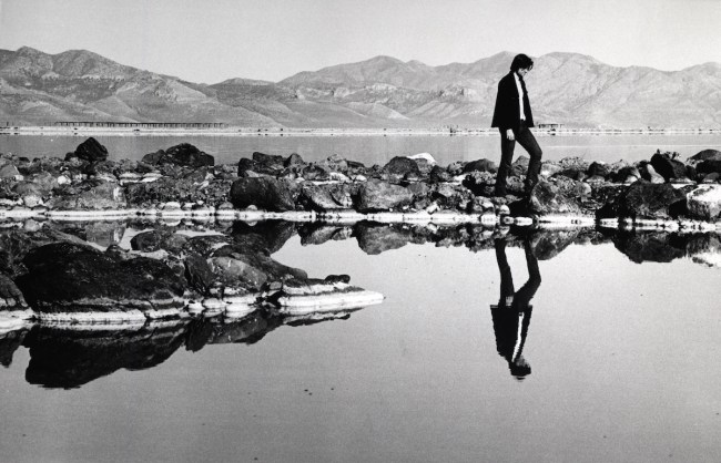 _zackhatfield's tweet card. Resurrecting Robert Smithson