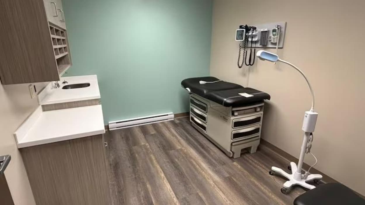 ThomasGerbet's tweet card. La clinique l’Agora, au métro Berri-UQAM, dit ne plus être suffisamment rentable avec le nouveau mode de rémunération des médecins.