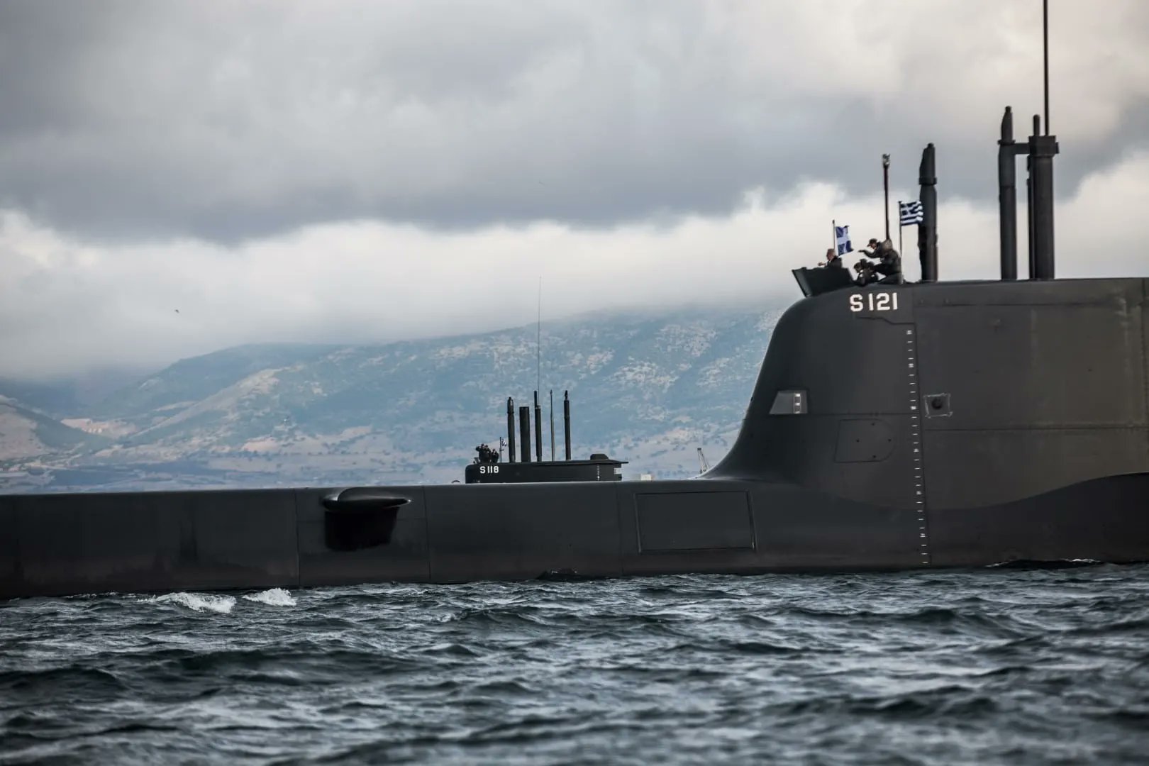 D__Mitch's tweet card. At the CNE 2025 in Farnborough, UK a Greek naval officer presented the Hellenic Navy’s comprehensive submarine modernization plan.