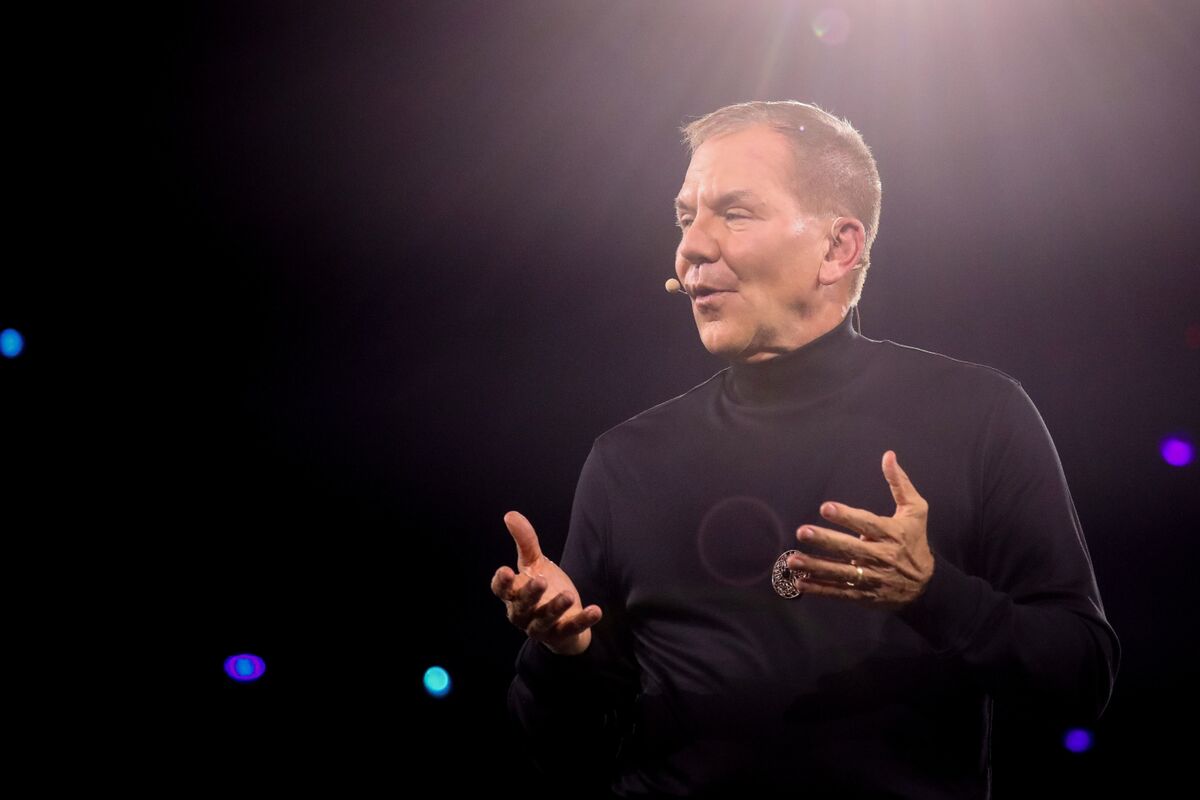 business's tweet card. A crowdsourcing hedge fund backed by billionaire Paul Tudor Jones has raised fresh capital from university endowments and venture firms at a valuation of $500 million, after its unconventional...