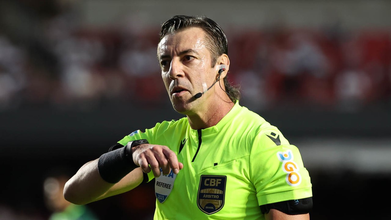 NETFLU's tweet card. A CBF já definiu a equipe de arbitragem que terá a responsabilidade de comandar o duelo entre Grêmio x Fluminense, em Porto Alegre