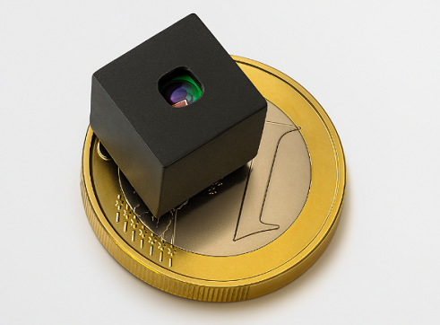 electronics_med's tweet card. TriLite unveils the Trixel 3 Cube, a 1 cm³ laser beam scanner display for AR and automotive applications, redefining miniaturization and power efficiency.
