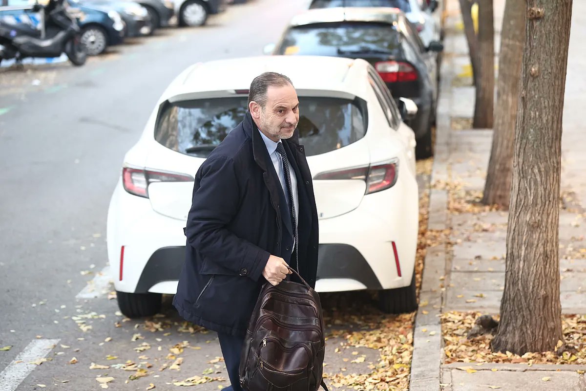 juanmalamet's tweet card. "Quieren amenazarme con la cárcel. Quieren que me derrumbe. Buscan una confesión. No tiene sentido que Santos [Cerdán] salga de prisión y yo entre, teniendo las mismas...