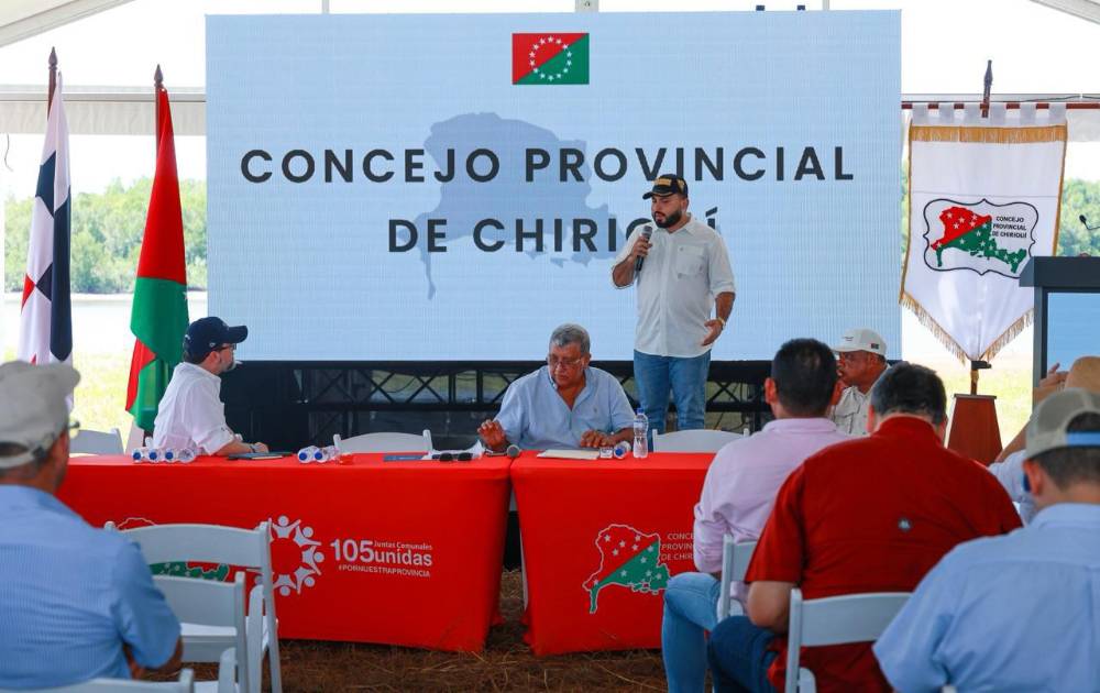 IntelComerpty's tweet card. En una sesión realizada en los terrenos donde avanza la construcción del Puerto de Barú, el ministro de Comercio e Industrias, Julio Moltó, junto a los miembros del Consejo Provincial de Chiriquí,...