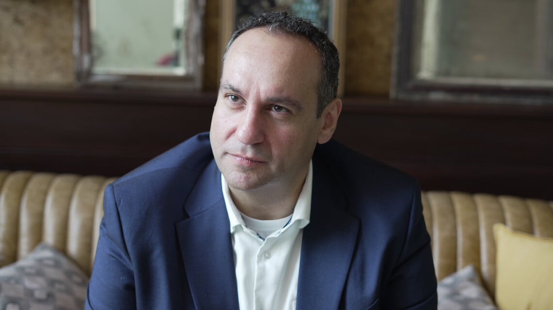 HendroM's tweet card. Het Vaticaan is op digitaal gebied zo lek als een mandje. Dagelijks ziet cybersecurity-expert Joseph Shenouda hackers en vijanden de Heilige Stoel aanvallen. En als de paus videobelt met zijn broer,...