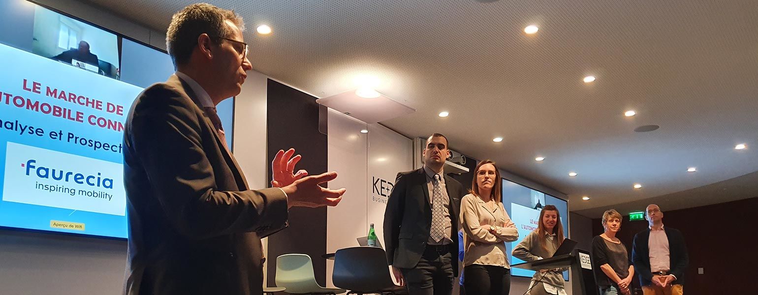 innov_et's tweet card. Le dernier rapport sur l'avenir de l'emploi publiÃ© par le Forum Ãconomique Mondial prÃ©sente les dix principales compÃ©tences professionnelles de demain et le temps qu'il faut pour les acquÃ©rir....