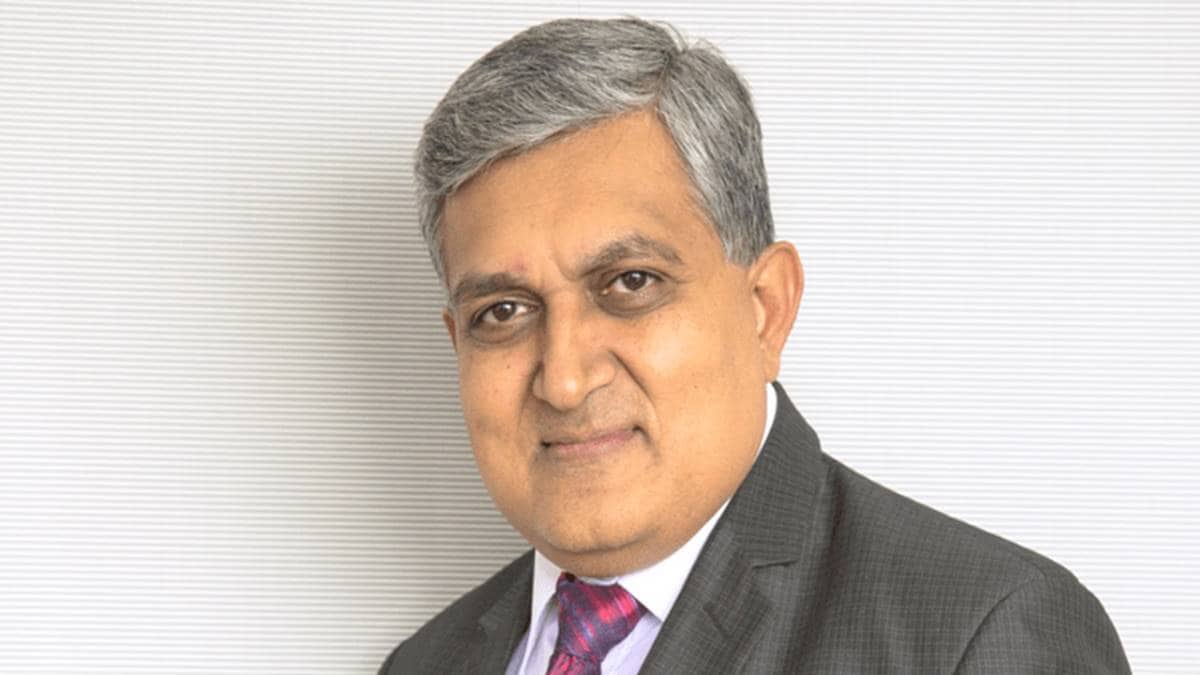 FinancialXpress's tweet card. How Waaree Energies’ IPO made Hitesh Doshi a billionaire: A tale of transformation