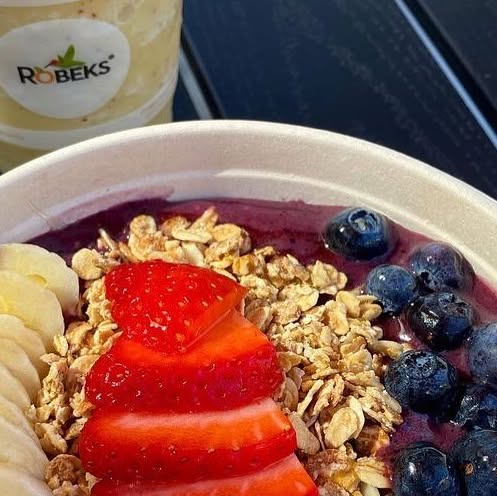 Robeks's tweet card. Robeks - Fresh Juice, Smoothies, Toasts & Bowls (@robeks) • Instagram photo