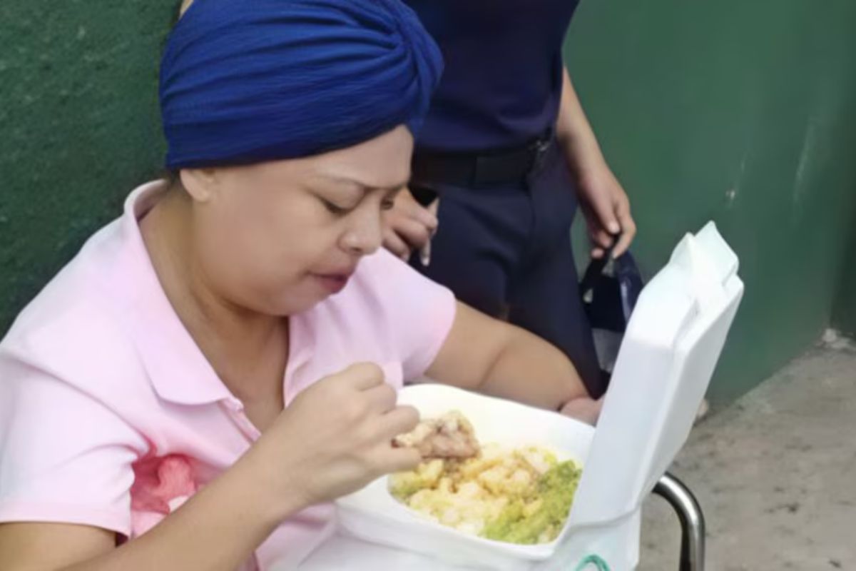 SebastianaB's tweet card. Murió Yenny Barrios, la paciente oncológica acusada de terrorismo luego del 28J cuyo único hijo también está detenido.