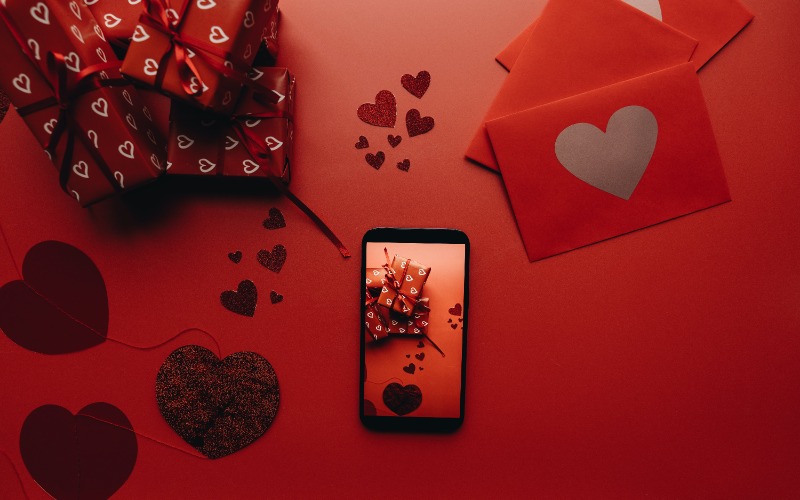 InnoTechToday's tweet card. Valentine's Day is just around the corner. New tech that makes life easier is the perfect gift for any loved one. Innovation & Tech Today has