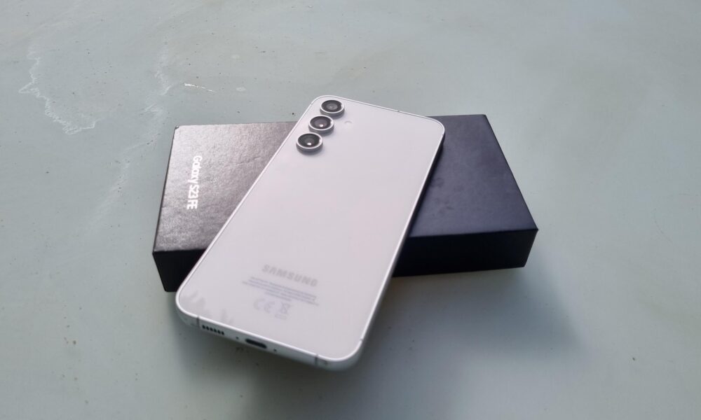 SamAndroidX's tweet card. Samsung is beginning to roll out a very important software update for everyone who owns a Galaxy S23 FE smartphone. This new release is all about keeping your phone safe and running smoothly. This...