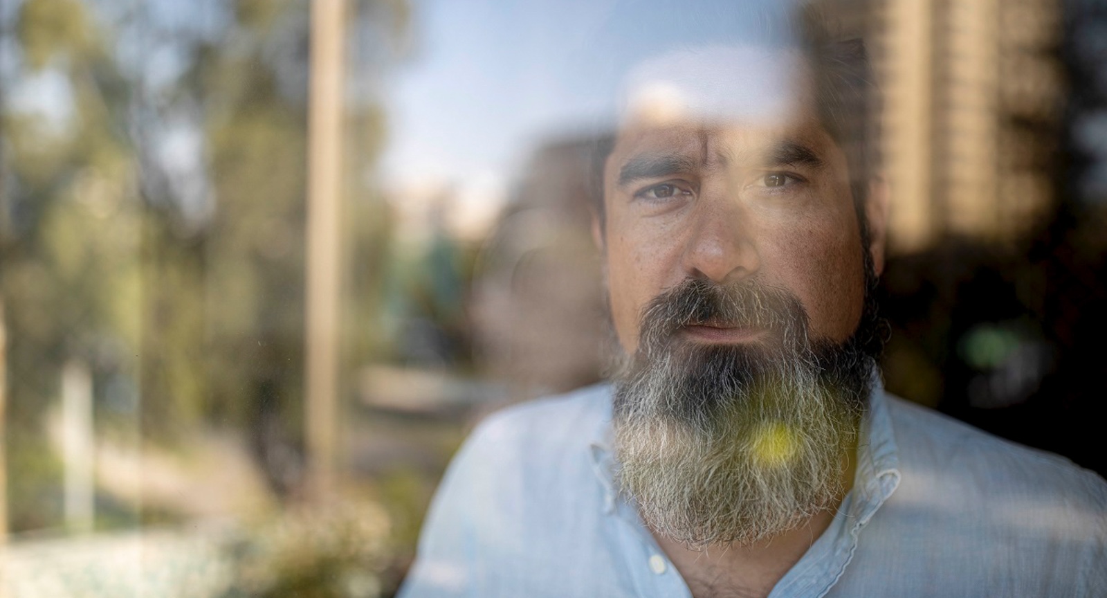 thecliniccl's tweet card. El filósofo aborda la baja en las encuestas de Tohá y Mattthei y destaca que Jara y Kast han debido moderarse para estar al alza.