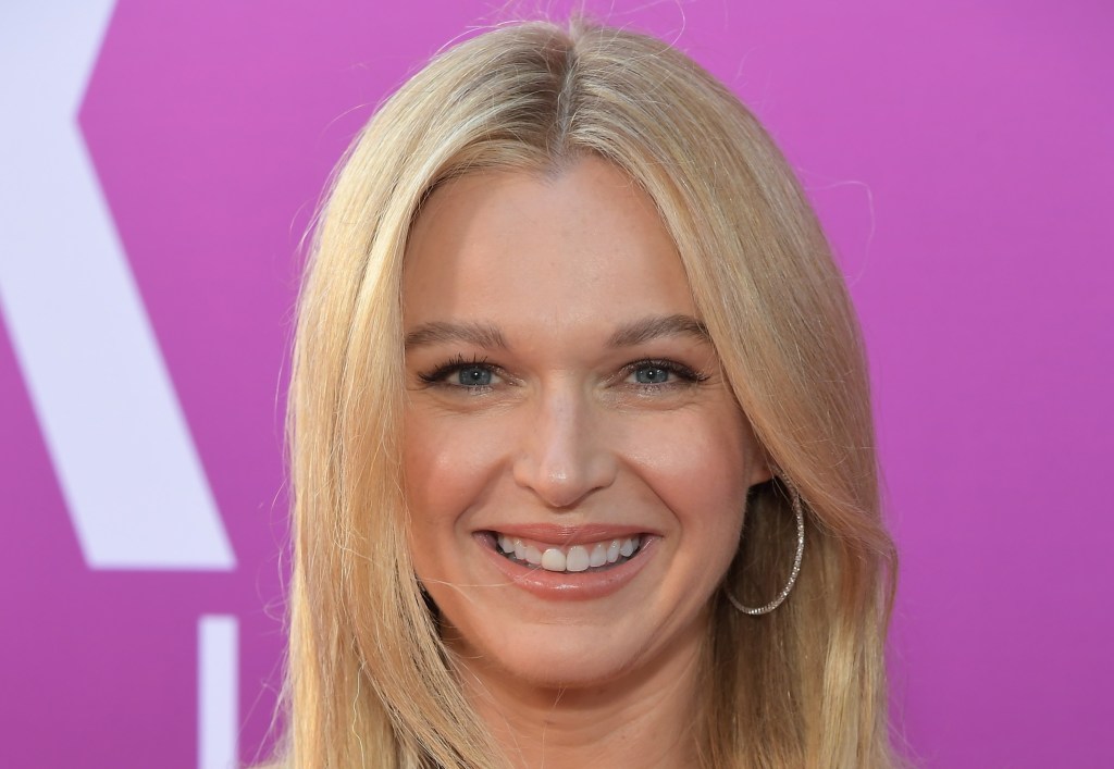 finaldraftinc's tweet card. 'Smother in Law,' a comedy spec from April Prosser, has sold to Netflix with Reese Witherspoon's Hello Sunshine set to produce.