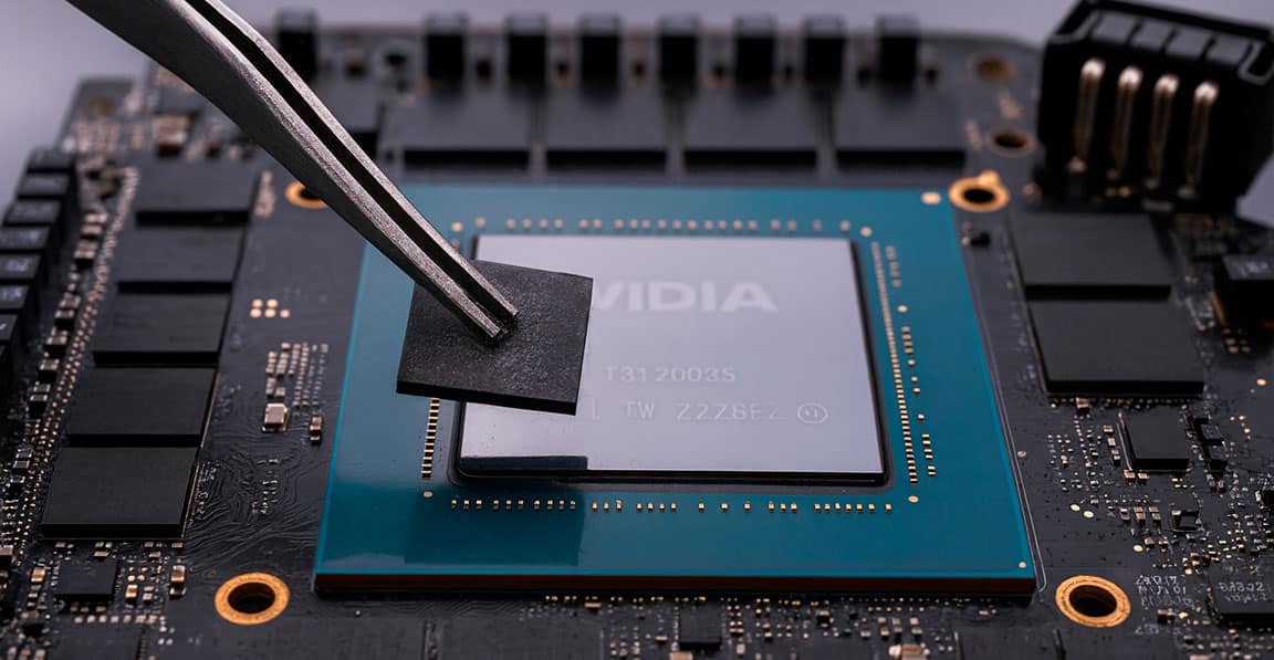 elchapuzas's tweet card. NVIDIA dejaría de suministrar sus chips gráficos para GPU junto a la memoria VRAM: sus socios tendrán que buscarse la vida.