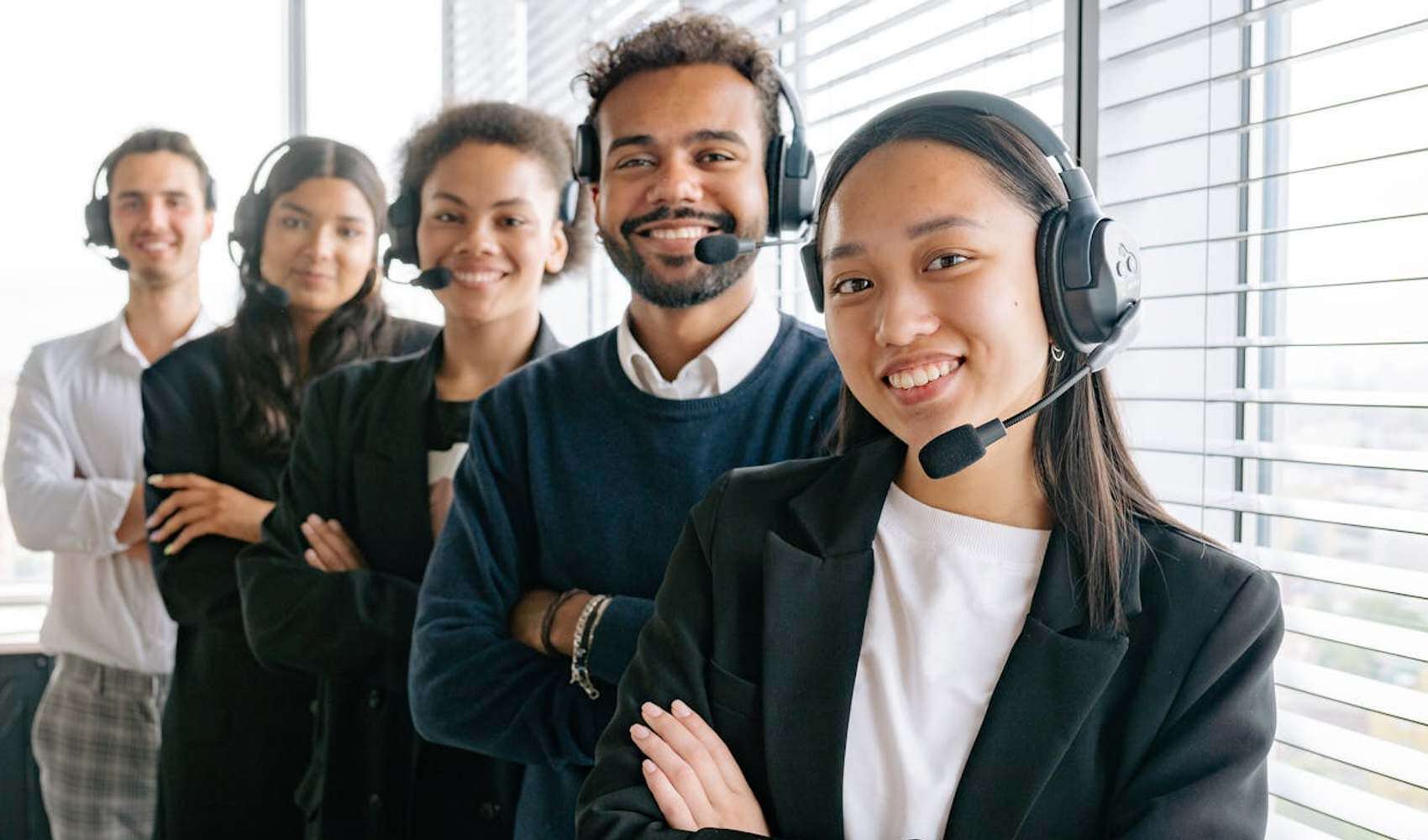 mundiario's tweet card. El Congreso aprueba la Ley de Servicios de Atención a la Clientela, que obligará a las empresas a responder llamadas en menos de tres minutos, prohibirá el spam telefónico y exigirá transparencia en...