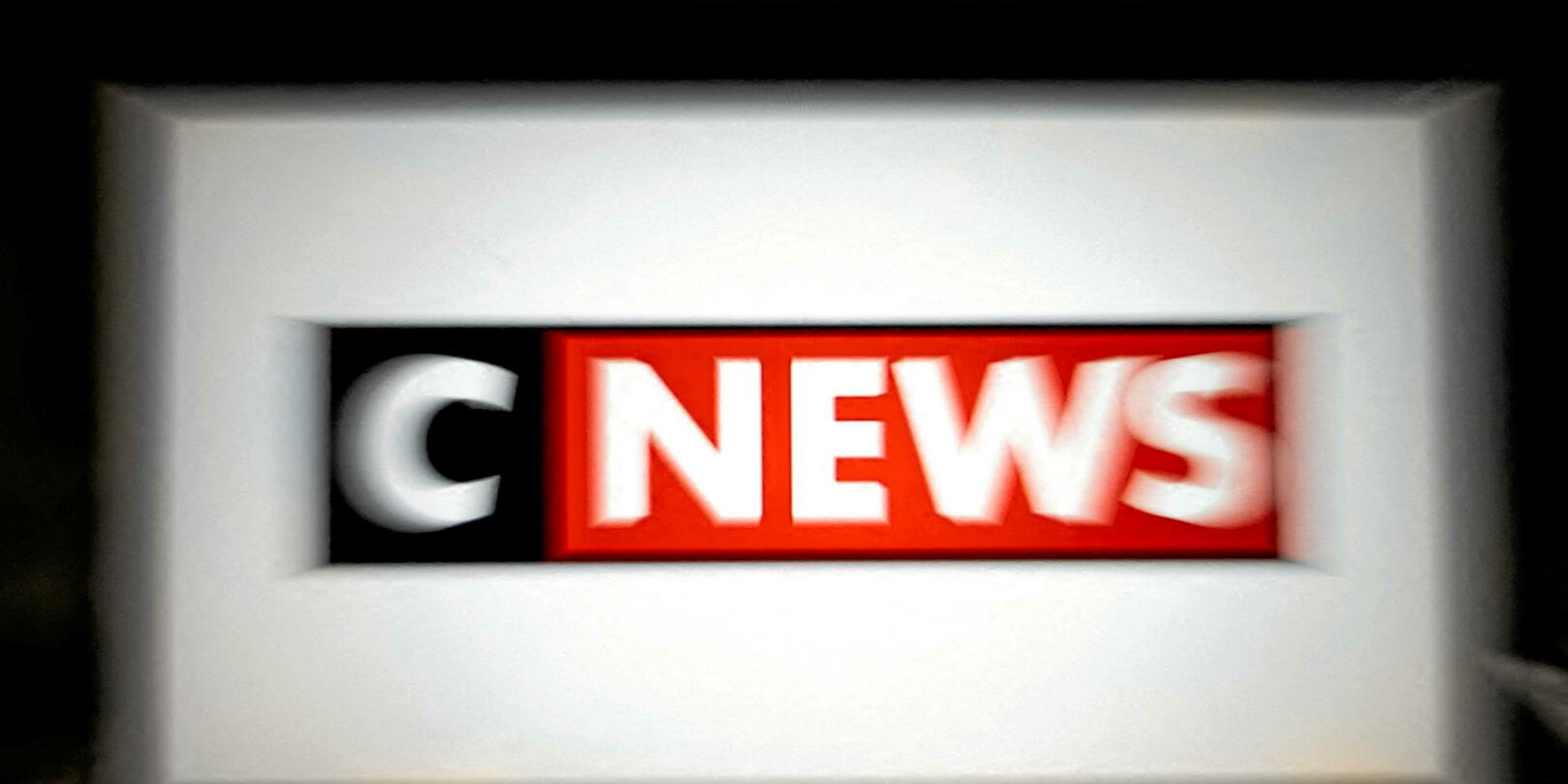 NMalaboeuf's tweet card. Interrogée par « Le Point » après un rapport de Reporters sans frontières repris dans « Complément d’enquête », l’Arcom affirme n’avoir constaté, en mars 2025, aucun problème de respect du pluralisme...