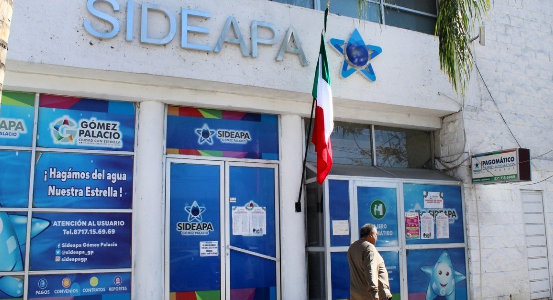 contraviamx's tweet card. Gómez Palacio atiende más de 4,500 reportes de agua y drenaje; Sideapa refuerza maquinaria para mejorar servicio.