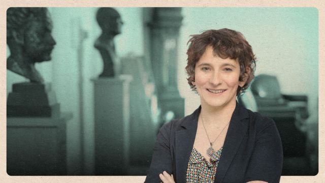 pazc's tweet card. Una entrevista sobre tus datos, sobre cómo los algoritmos los capturan, los usan para calificarte y darte un valor; y sobre cómo, sin que sepas bien por qué, te cierran o te abren puertas y además …