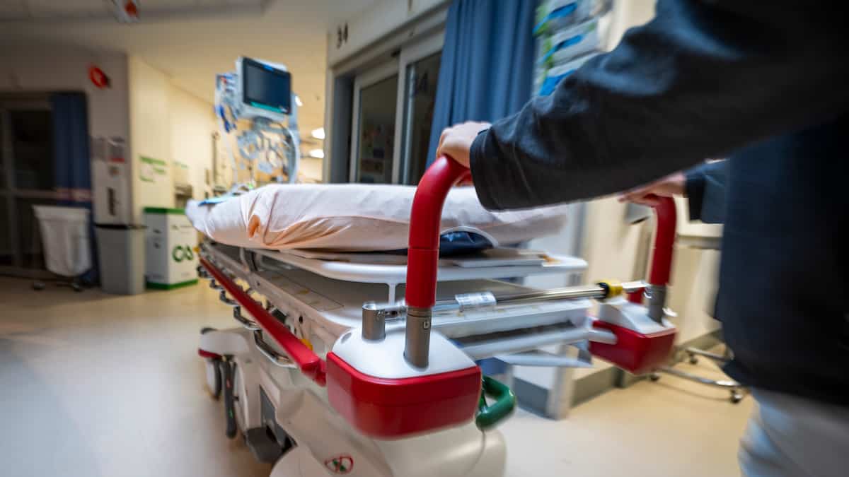 NormandBlais's tweet card. La loi qui revoit le mode de rémunération des médecins n’améliorera pas les services puisqu’elle repose sur de fausses prémisses, selon un chirurgien.