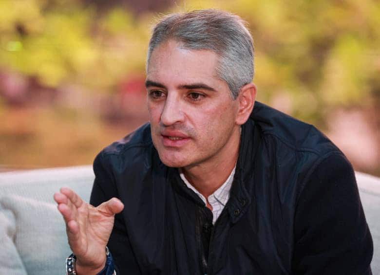 JuanPazRever's tweet card. Primicias de la política, empresariales y de la farándula